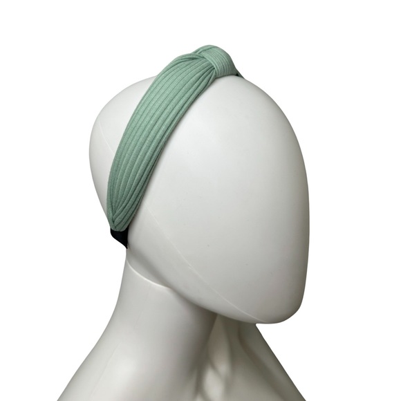 Sage green Knot headband - Picture 4 of 6